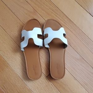 Universal thread sandals